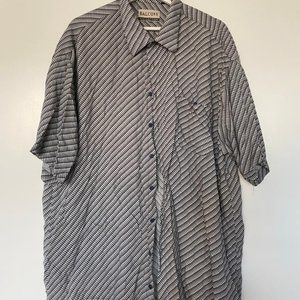 Men's oversize geometric 90s shirt